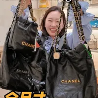 Chanel 22Bag全方位测评：尺寸选择、容量实测与槽点分析