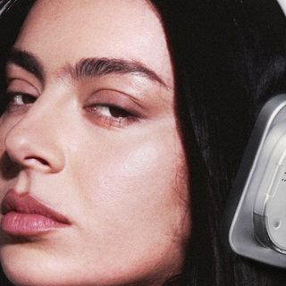 Charli xcx 携手 Nothing，出任首位全球品牌大使并成为公司股东