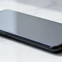联想拯救者Y70新一代护眼屏真相：白天用很稳，关灯后反而伤眼