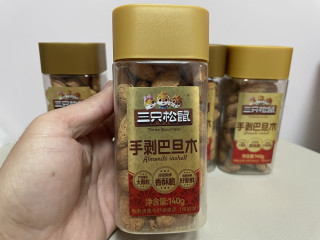 手剥巴旦木，三只松鼠，还算靠谱。