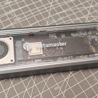 现在用的硬盘盒散热太差了，有没有散热好的硬盘盒安利给我？