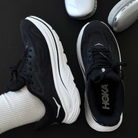 HOKA旗舰跑鞋耐穿吗？用错场景半年就磨平，选对路况800公里稳如新