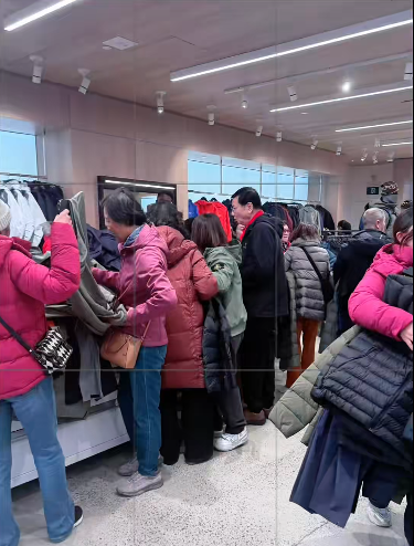 始祖鸟2026年限定款抢购规则明确：会员专享、免税店排队长龙，二级市场未现溢价