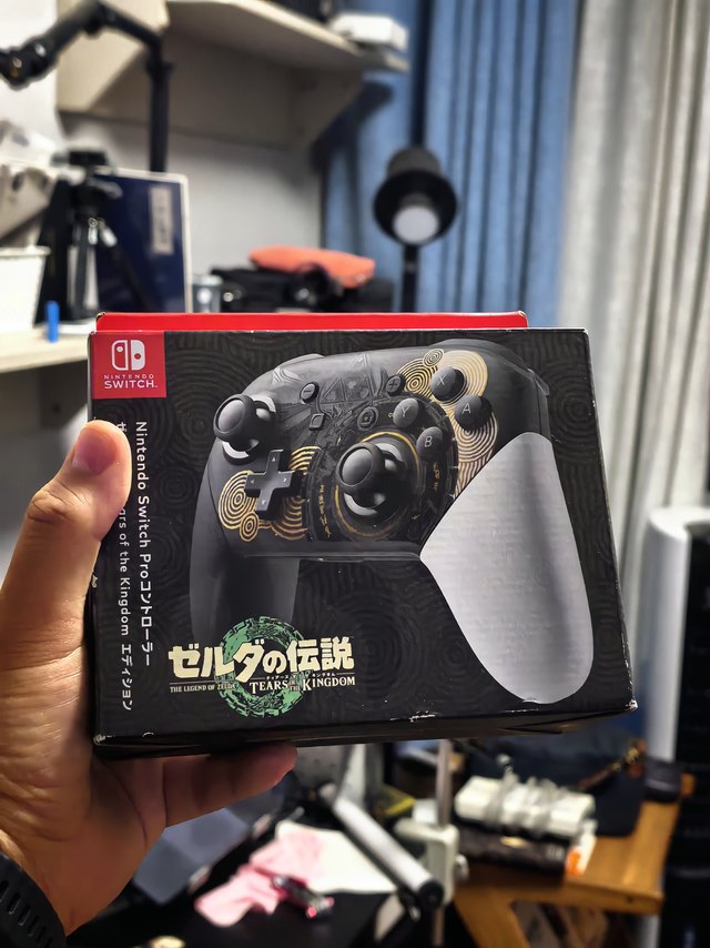 小黄鱼上一百多块捡漏限定switch pro手柄，光皮肤就值回票价了！