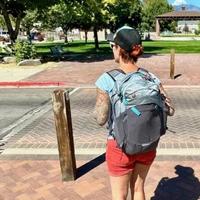 通勤包选大容量还是轻便款？80%的人没搞懂这个关键区别