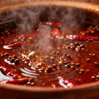 外卖火鍋底料为啥总比店里差一截？