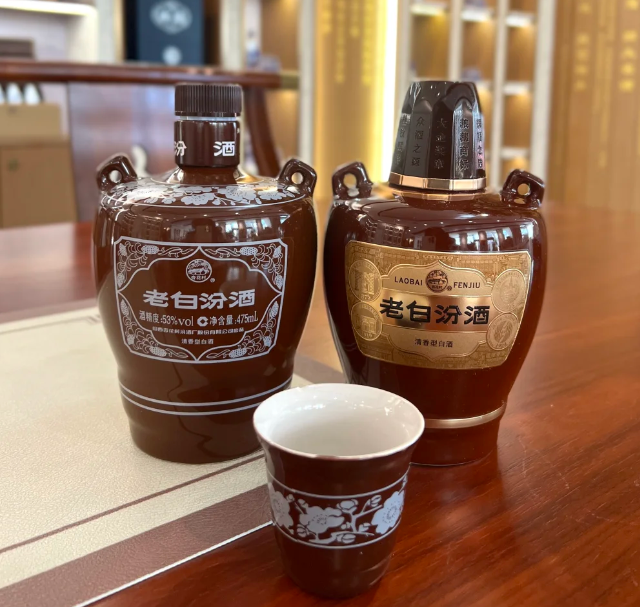 80%家庭聚会选错酒！守住纯粮底线，这三款百元酒闭眼入不踩雷