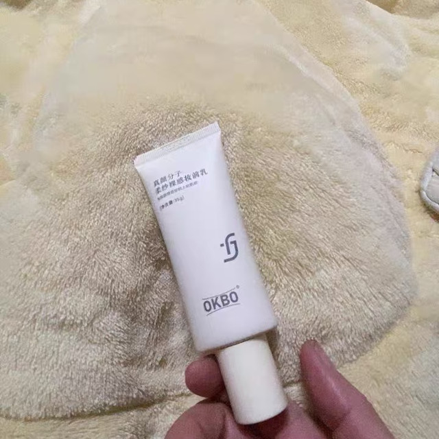 🔥毛孔消失术！这支三合一贴贴霜焊死底妆服帖感✨