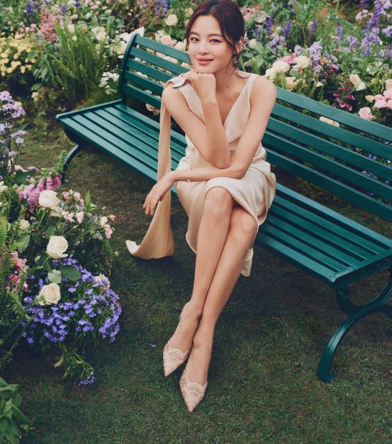 辛芷蕾代言73Hours：自由生长的花，穿出舒适与精致