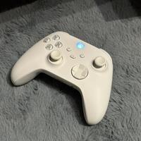Switch 2 Pro手柄续航没缩水，充电快一倍，重度玩家闭眼入