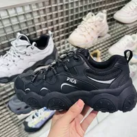 猫爪7代鞋底变硬，不是技术倒退而是精准取舍：轻量通勤党闭眼入，大体重长距离慎选
