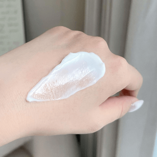 油皮夏天别再乱选乳液!倩碧无油黄油和兰蔻极光乳到底怎么挑
