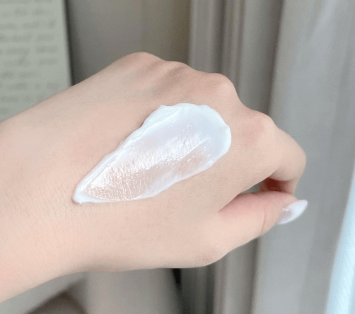 油皮夏天别再乱选乳液！倩碧无油黄油和兰蔻极光乳到底怎么挑
