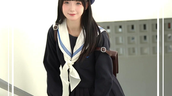 “水手服 + 百褶裙 + 乐福鞋 + 制服包”，上学出街都能穿，元气又有气质！