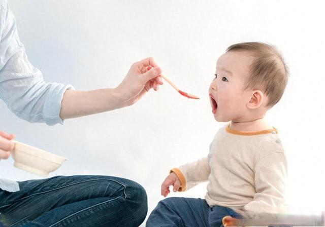 儿科医生怒了！这 4 种辅食别再喂娃，看似营养实则是 “健康隐患”