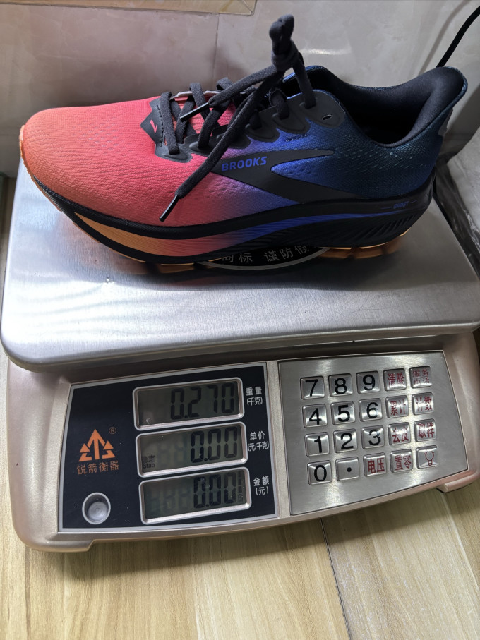 布鲁克斯跑鞋