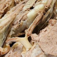 西宁手抓羊肉:天然牧草喂养