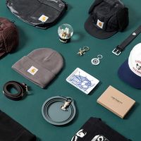 Carhartt WIP没过时，它只是从“符号”变成了“衣橱基建”
