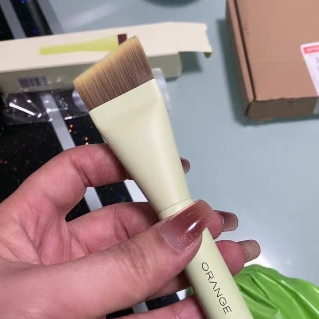 化妆师私藏！橙棠音乐汪鱼尾粉底刷太顶了✨