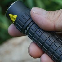 在路上M8手电：超短尺寸18650暴力小直