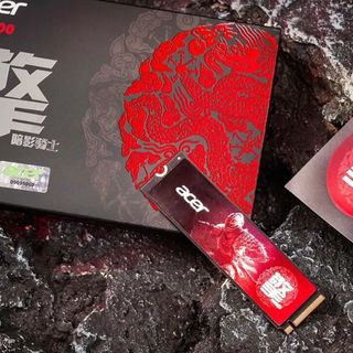 宏碁PCIe 5.0固态真相：低发热稳如宣传，但旗舰款不加散热片直接掉速一半