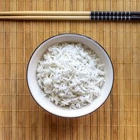 边吃饭边喝水的人胃可能已经受伤了 医生道出养胃吃法