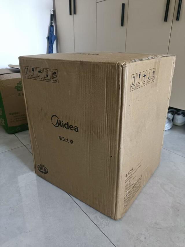 #美的电压力锅，终于到货了，第一餐煮的东北珍珠米，我的哇塞，超级软糯有嚼劲。过两天再试试其他烹饪方法，期待
