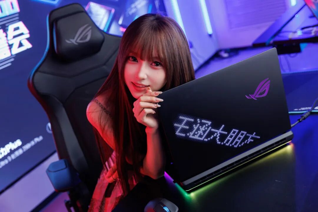 品牌代言人周冠宇现身ROG DAY 2026,官宣枪神10 Plus系列游戏本新品
