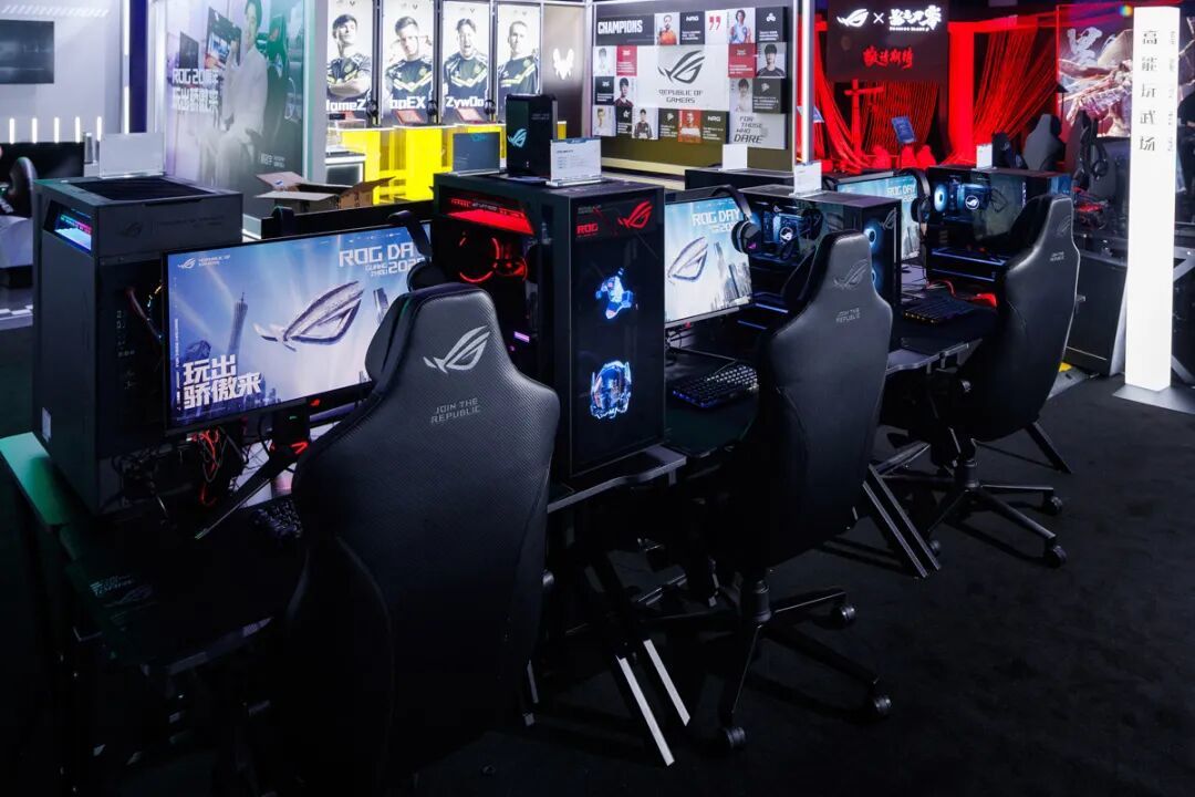 品牌代言人周冠宇现身ROG DAY 2026,官宣枪神10 Plus系列游戏本新品
