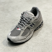 New Balance 2002R：复古浪潮里的“懒人救星”