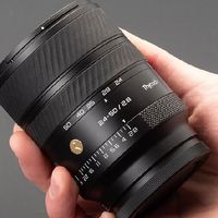 国产光学杀疯了！首款全画幅F2.8自动变焦镜头来了✨