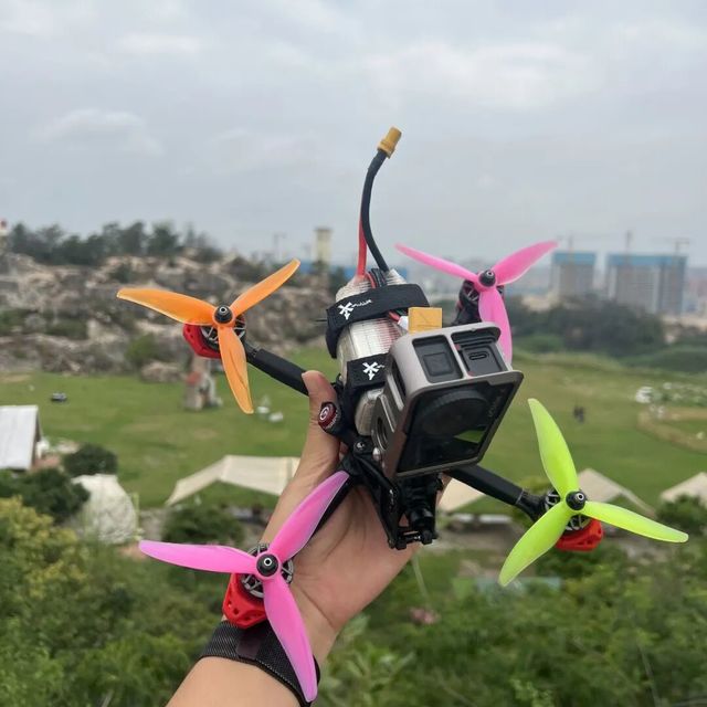 新手别急着买真机，先用模拟器练满15小时再飞