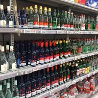 光瓶酒杀进黄金货架：千亿市场背后的消费转向