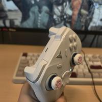 飞智冰原狼4彻底解决摇杆漂移，200元内稳用不翻车