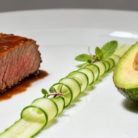 牛油果配卤牛肉？先搞懂冷吃逻辑再尝试