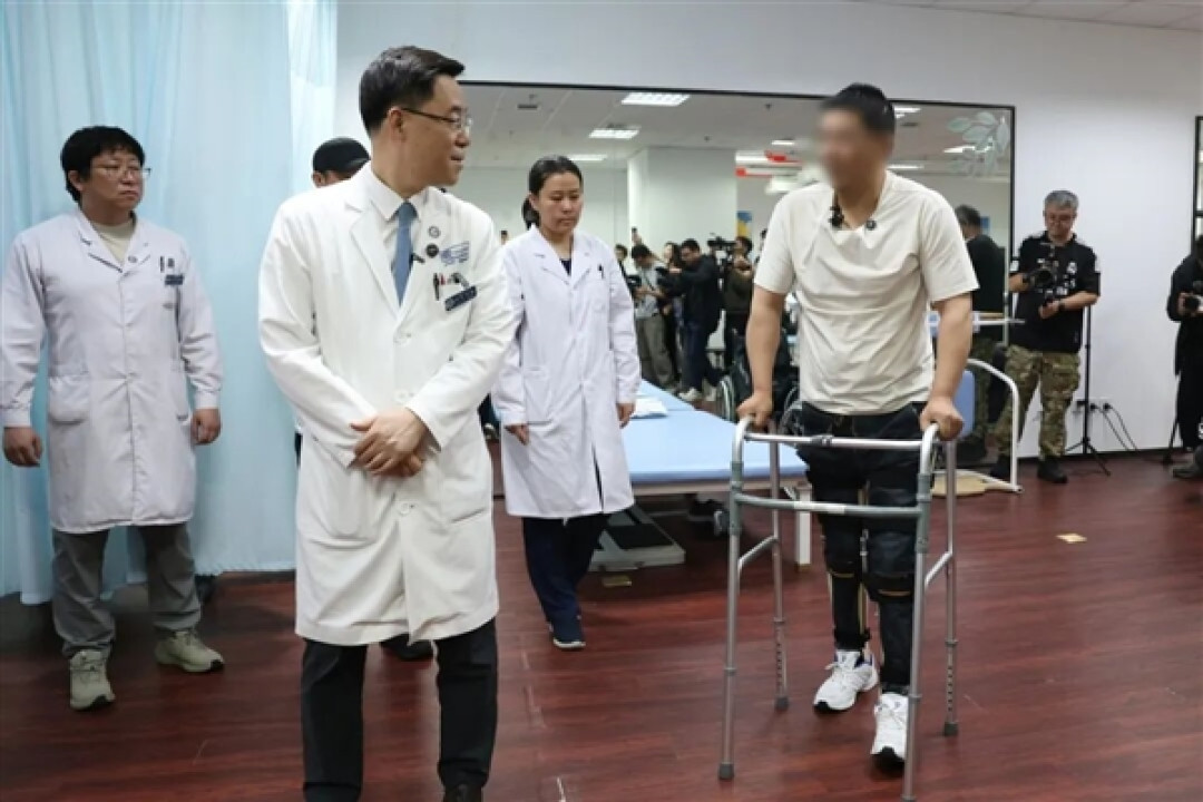 改写医学定论！我国脑机接口让瘫痪患者重拾行走