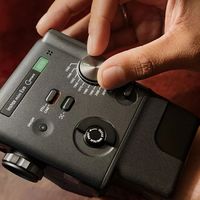 富士instax mini EVO：当拍立得不再“无法撤销”，它还是原来的拍立得吗？