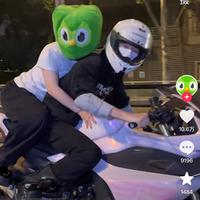 重庆落地签被品牌挤爆了：长虹之后，网友喊话螺蛳粉、黄仁勋打卡