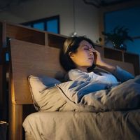 睡前动一动反而睡更香？3分钟抗阻vs瑜伽太极，谁更适合你