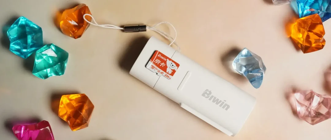 256GB microSD 卡卡面