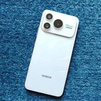 荣耀又一“亲民爆款”，512GB补贴后2288元，10080mAh+240W