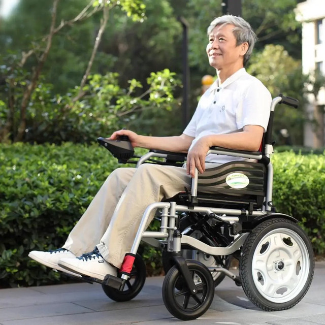 欢养｜轮椅选错悔三年：一张久坐不累的轮椅该看哪些指标
