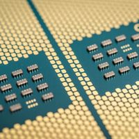 2000元档游戏CPU怎么选？纯玩闭眼入9800X3D，兼顾生产力选Ultra 7