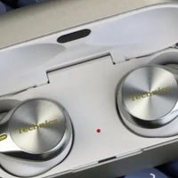 入耳式耳机哪个牌子好？性价比高？最建议入手的十款降噪耳机推荐