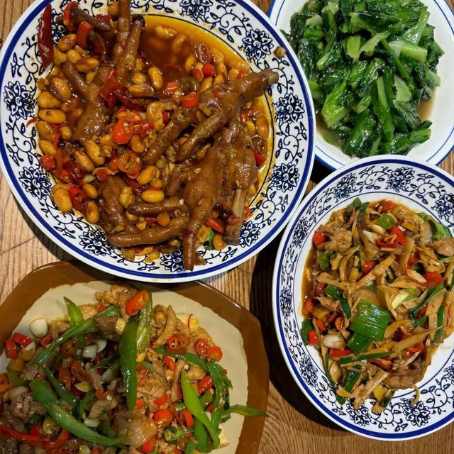 被低估的赣味：瓦罐汤、蒸菜与野菜里的江西烟火