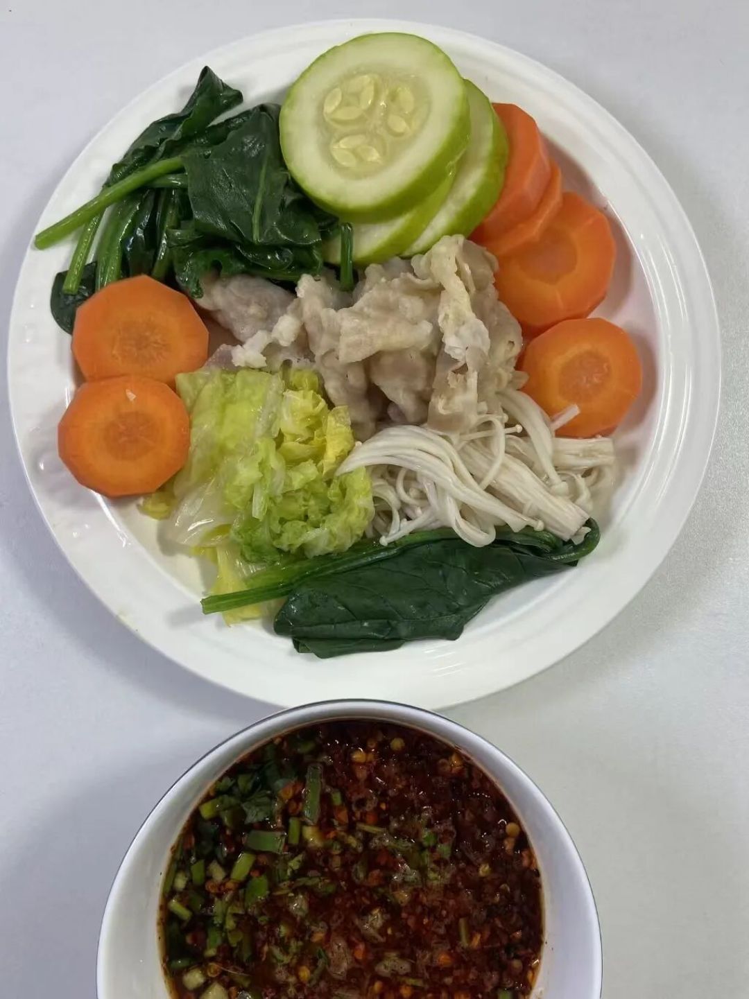“吃草”中产,又捧红了贵州蘸水菜