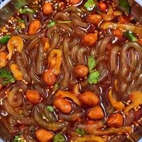 速食酸辣粉里的“炸酱豌豆”，九成都是脆的配角