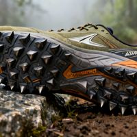 Vibram大底真能防滑耐磨？OLYMPUS 6实测：湿滑岩石稳如老狗，泥地慎入