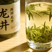 85℃泡龙井才不毁鲜爽！玻璃杯看形，盖碗品香，选对才喝出春茶真味