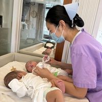 会翻身的宝宝用尿布台=高空抛娃？这两处隐患90%家长都忽略了